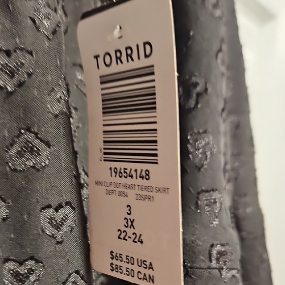 torrid Black Tiered Heart-Print Skater Skirt - Picture 3 of 4